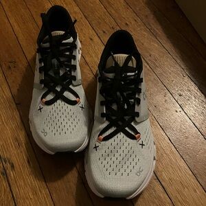 On Women's Cloud X 4 Training Shoes, Silver/Flame
New in Box